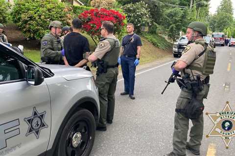 Kitsap County deputies responding to armed barricaded person near Bremerton