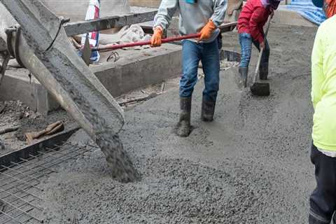 How much does a concrete contractor make a year?