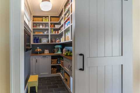 18 Farmhouse Pantry Door Ideas