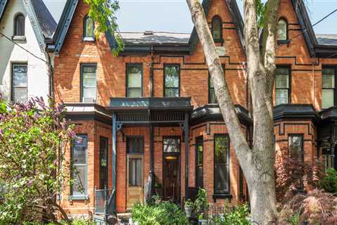 Best Neighborhoods to Buy a House in Downtown Toronto