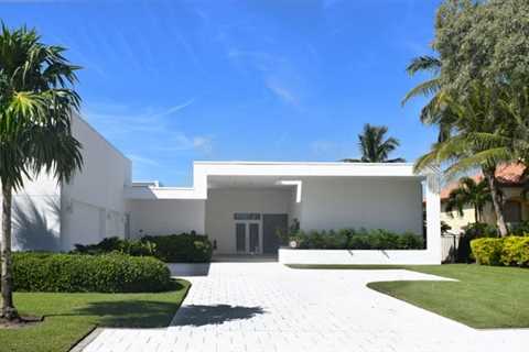 Discover the Lap of Luxury: Miami Mansions for Sale