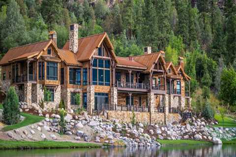 Built to Last: Why Timber Frame Houses Blend Strength with Natural Beauty