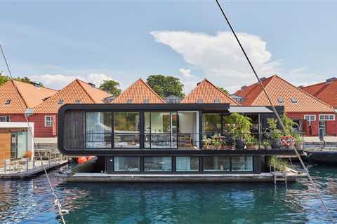 Underfloor Heating, a Wine Room, Floor-to-Ceiling Windows—in a Houseboat?