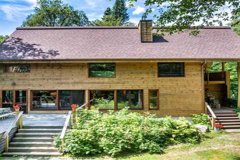 This $1.5M Cabin Is Across the Street From Québec’s Oldest National Park