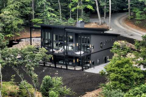 A Bold Wood-Sided Lodge in the Heart of the Blue Ridge Mountains Asks $2.9M