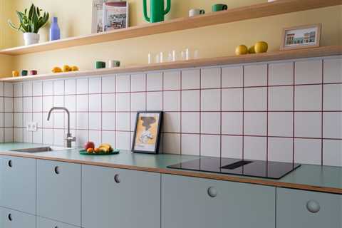 Curves and Bauhaus-Inspired Colors Freshen Up a 560-Square-Foot Barcelona Apartment