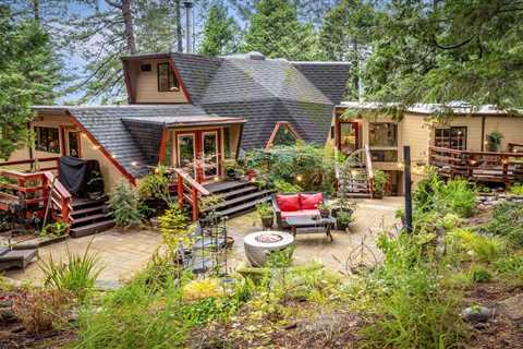 Looking for a Compound? Here’s a Geodesic Getaway in the Sierra Foothills for $724K